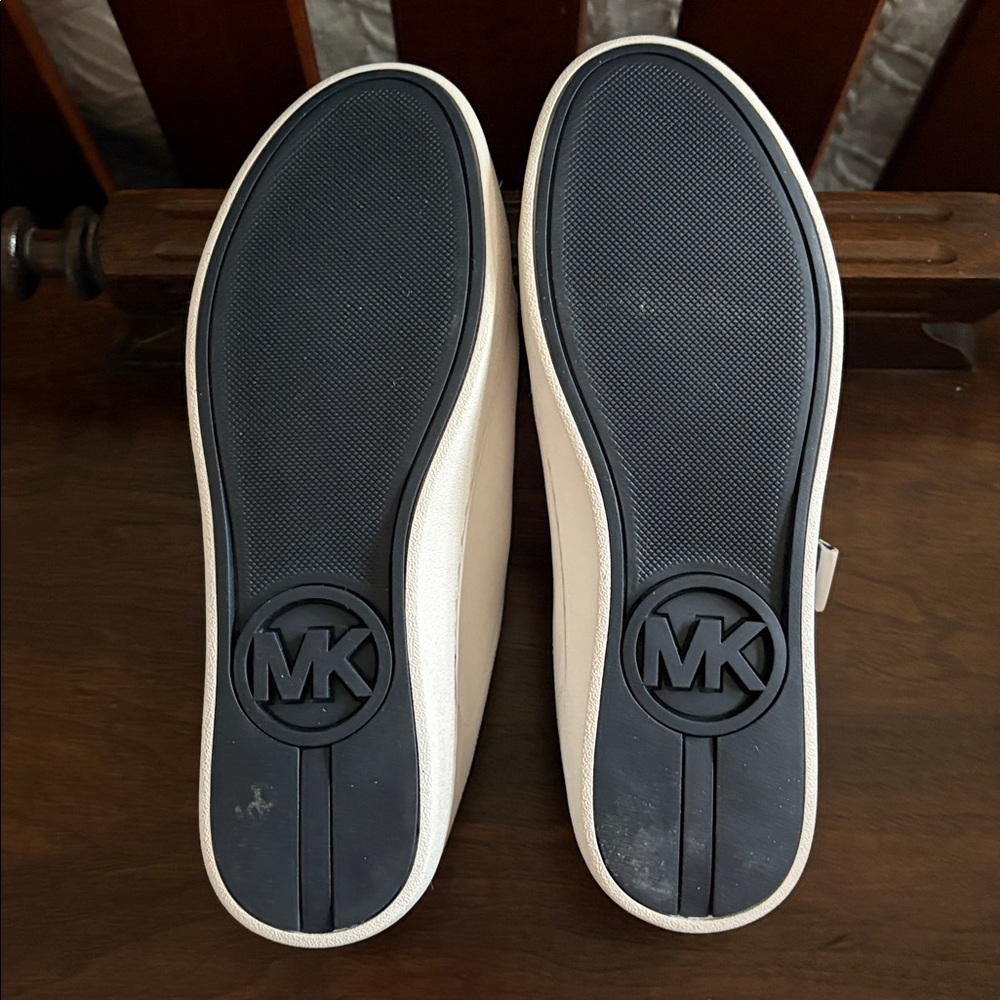 Size 7 1/2 Michael Kors White Leather Sneakers with Black Logo Straps-New - Picture 3 of 5